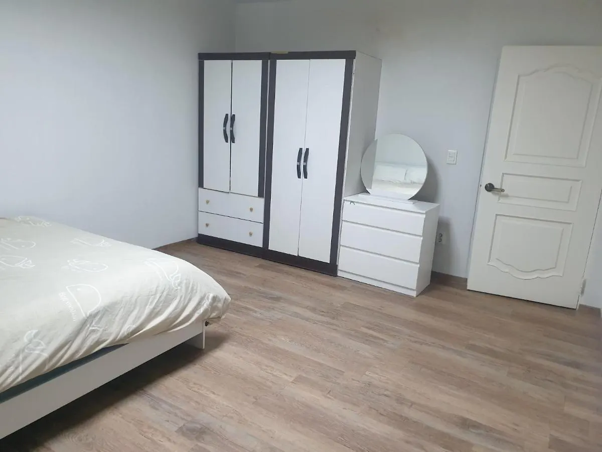 Apartment Antique Home Linked With Cafe & Bar Incheon South Korea